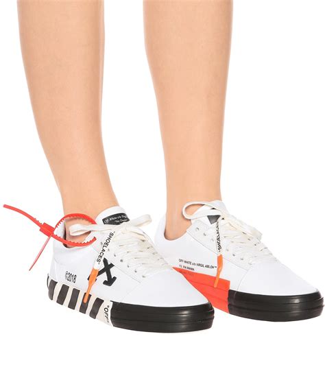 Off White Co Virgil Abloh Segeltuch Turnschuhe Low Vulcanised In Weiß