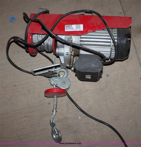 Central Machinery 1300 Lb Electric Hoist In Topeka Ks Item 6097