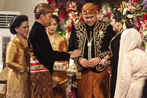 Traditional Javanese Rituals Complement First Daughters Wedding