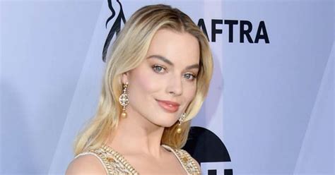 Margot Robbie Ditches Bra In Bold Fashion Statement For Sizzling