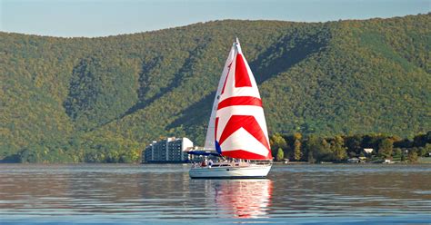 Smith mountain lake, virginia's most popular lake for vacation and retirement, offers 500 miles of shoreline, superb recreational activities, and affordable lakefront real estate no sharks near the beach at smith mountain lake! Guide to Boat Rentals at Smith Mountain Lake Virginia