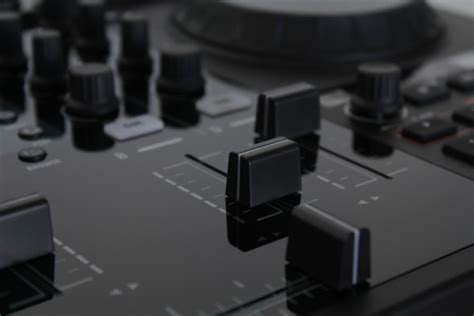 Traktor Kontrol 950x633 Wallpaper