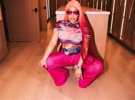 Nicki Minaj Flaunts Curves And Confidence In Red Ruby Da Sleeze Video Vipi Kenya