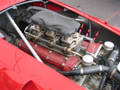 Line of mechanically similar v6 and v8 engines. ferrari-dino-246-1960-dino-246-f1-engine