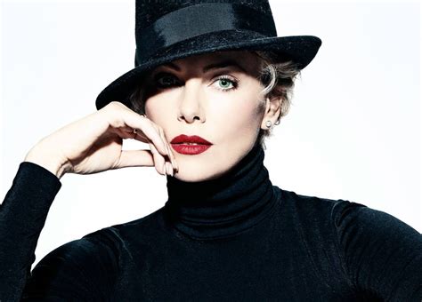 Fivethingsyouneedtoknow Charlize Theron Claps Back At Plastic Surgery