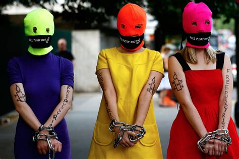 Pussy Riot Conhe A Esse Grupo De Ativistas Russas Blog Moving Girls