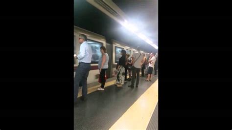 Prendere La Metro B A Roma Nel 2015 Youtube