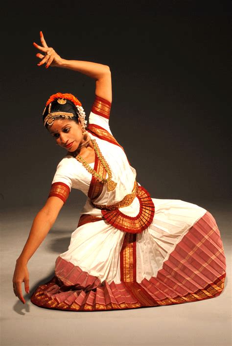 Dance Indienne Indian Dance Dance Of India Indian Classical Dance