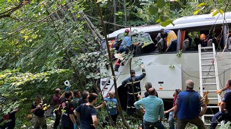 Bursa da tur otobüsü kazası Ölü ve yaralılar var