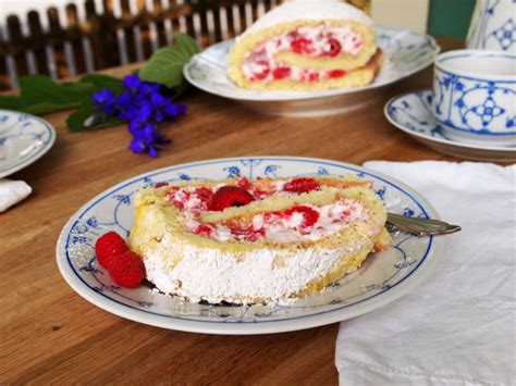 Biskuitrolle with Raspberry Cream {5 Ingredient German Dessert ...