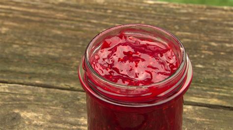 Rhabarber-Himbeer - Marmelade mit Holunderblütensirup