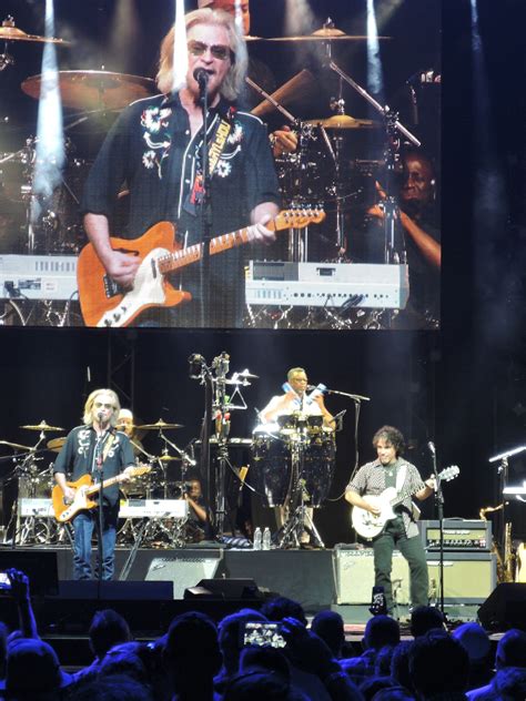 hall and oates concert delivers a few philly surprises to the philly faithful the vinyl