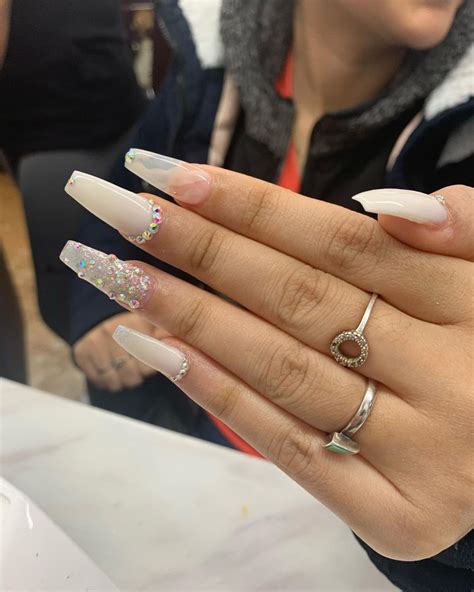 Diamond Nail Designs To Try Out For A Sparkly Vibe In