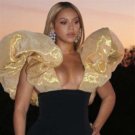 Beyoncé Skipped The Golden Globes Red Carpet And Shared Her Own Outfit