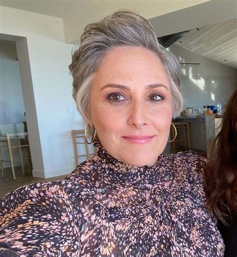 ricki lake reveals longer new hairstyle after shaving her head latest celebs news