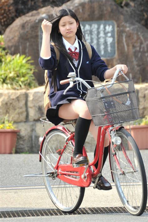 画像自転車に乗ったJKのチラリズム画像集 JKちゃんねる 女子高生画像サイト