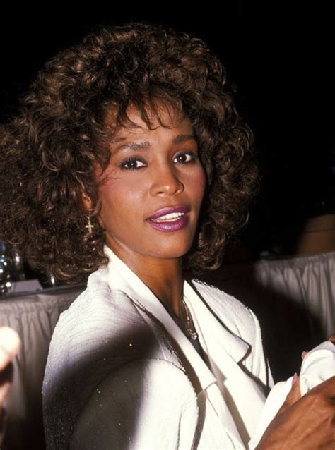 Throwback Beauty Whitney Houston A Estrela Que Conquistou O Mundo Com