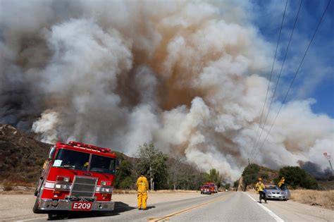 Fast Spreading Wildfire North Of Los Angeles Prompts Evacuations Abs