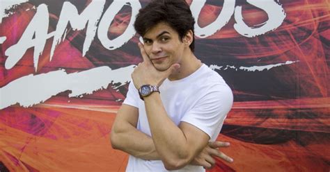 O casal foi aplaudido de pé pela plateia e recebeu nota 10 de todos jurados. Na final do 'Dança dos Famosos', Lucas Veloso pede apoio e ...