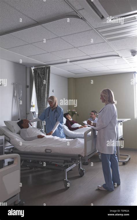 Doctors Interacting With Patients In The Ward Stock Photo Alamy
