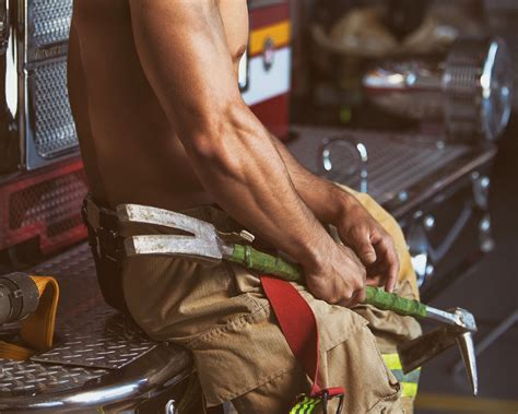 ВИДЕО Немецкие пожарные снялись для эротического календаря