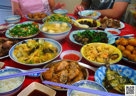 These food dishes are served during the 15 days long chinese new year spring festival and considered as a good fortune for the coming year. Chinese New Year - Spring Festival | Dialect Zone ...