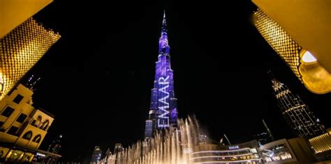 Selain burj khalifa, gedung 60 lantai ini juga merupakan simbol khas yang menggambarkan kota dubai, lho. Saking Tingginya, Gedung Burj Khalifa di Dubai Sampai ...