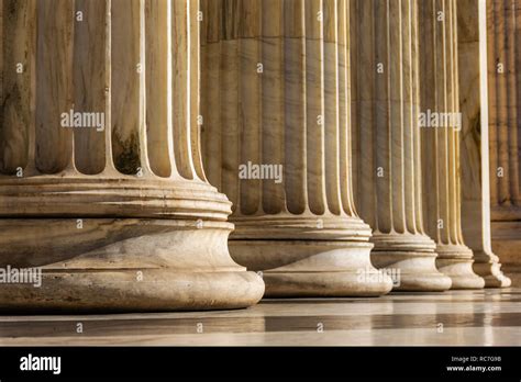 Classic pillar hi-res stock photography and images - Alamy