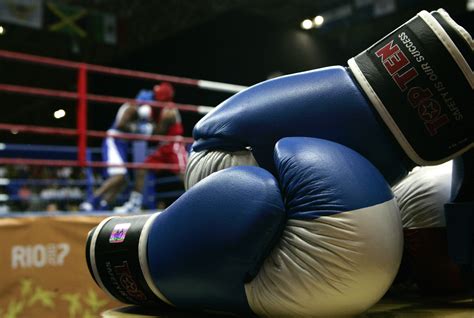 Acciones No Permitidas En El Boxeo Golpear La Nuca O Detrás De La