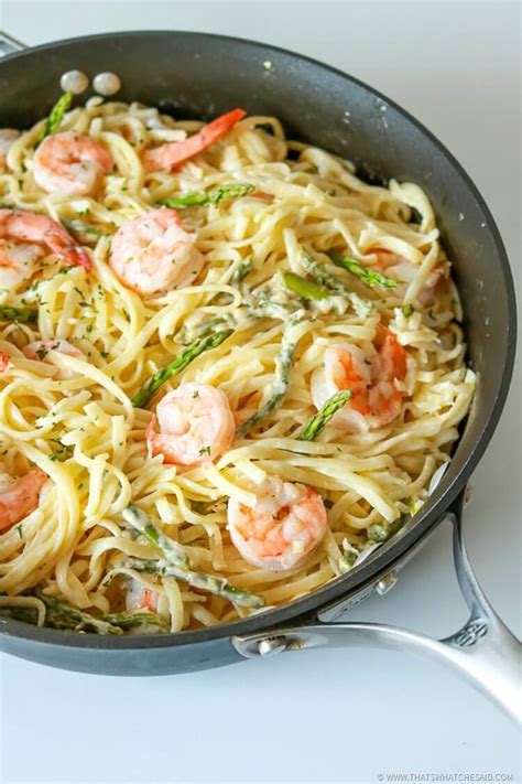 Sometimes a creamy pasta is the only thing that will do. Garlic Butter Shrimp Pasta in White Wine Sauce - That's What {Che} Said...
