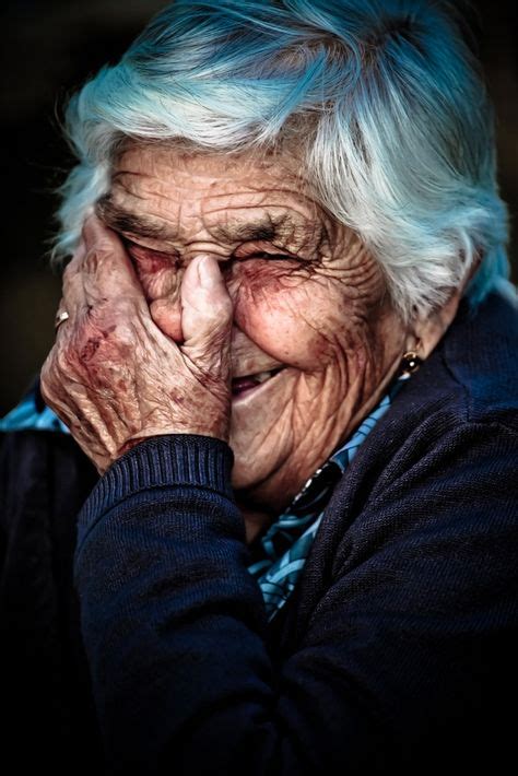 Wrinkles Old Lady Laughing In 2020 Beautiful Smile Old Faces