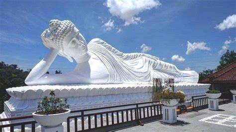 budha tidur bali