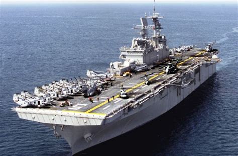 Kapal selam adalah kapal yang bergerak di bawah permukaan air, umumnya digunakan untuk tujuan dan kepentingan militer. Indonesia Harus Punya Kapal Perang Tercanggih di Dunia ...