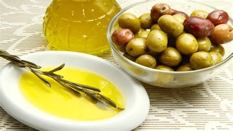 The Health Benefits Of Olives Nutrition Facts And Side Effects A