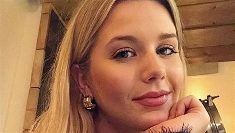 Charlotte, 23, like her siblings, is named for members of royal families. Charlotte Bouchard, la hermana de Eugenie Bouchard ...