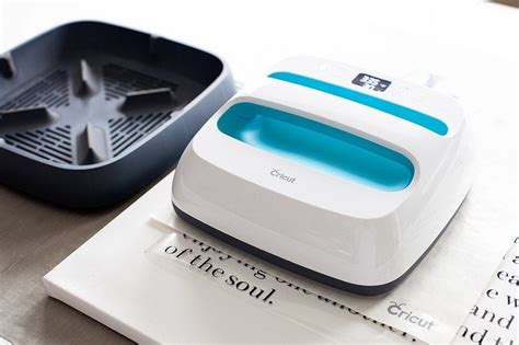 Can i use the cricut easypress 2 on plates? Cricut Easy Heat Press Review | PressWithStyle.com