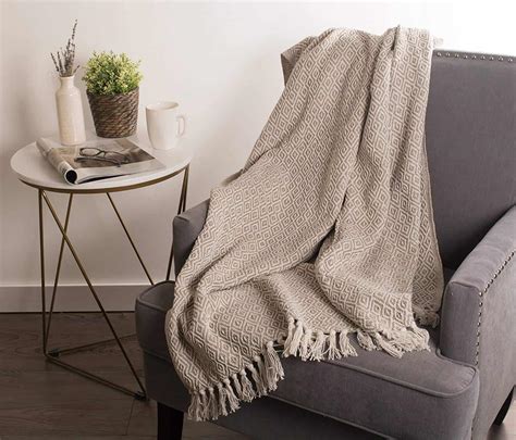 Where to Get the Best Cheap Fall Throw Blankets