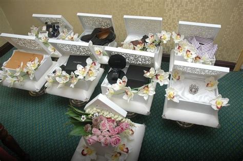 Pilihan bunga orkid memang sesuai. Image result for gubahan hantaran terkini bunga orkid ...