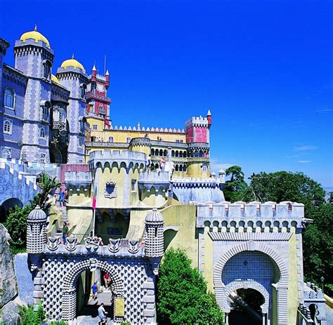 Beeindruckende burgen und paläste in sintra, die historischen altstädte von porto und lissabon, die älteste universität des landes (und. Portugal : Das portugiesische Neuschwanstein steht in ...