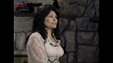 Loretta Lynn Somebody Somewhere Don T Know What He S Missin Tonight