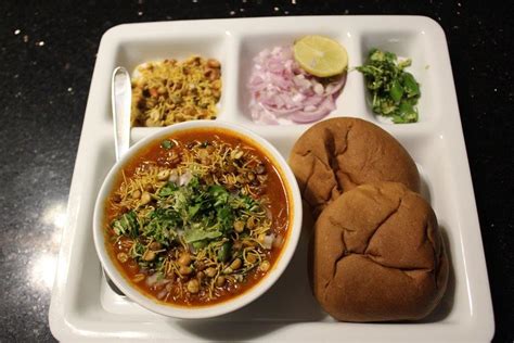 Scopri ricette, idee per la casa, consigli di stile e altre idee da provare. Onion Gsrlic Powder For Misal Pav / Misal Pav Wikipedia ...