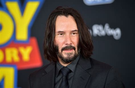 Keanu Reeves Is Auctioning Off A Zoom Call For Charity Popsugar Celebrity