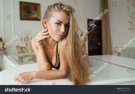 Elegant Sexy Blonde Woman Posing Lingerie Stockfoto Shutterstock