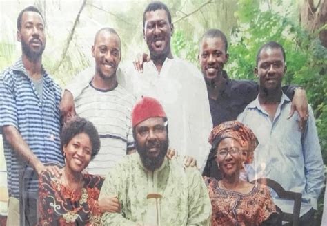 Pete edochie is a veteran successful nollywood actor in both nigeria and africa. Pete Edochie : « S'agenouiller Pour Demander Une Femme En ...