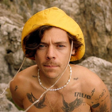 / let the gold come forth / show me the gold / gold, out! Harry Styles Takes You On A Run Across Italy In New ...