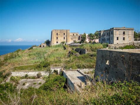 In Vacanza A Ventotene Le Spiagge Cosa Vedere Dove Dormire