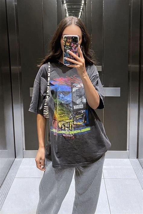 grey oversized graphic tee with grey sweatpants | Graphic tshirt outfit