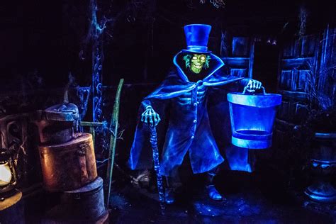 Haunted House Ghost Haunted Mansion Disneyland Haunted House Haunting Ghost Fictional