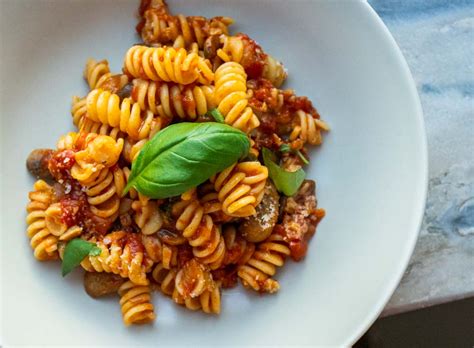 Easy Mushroom Tomato Pasta Recipe | 2foodtrippers