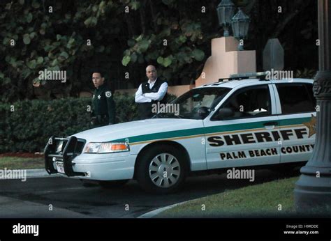 Florida Usa 25th Nov 2016 Members Of The Palm Beach County Sheriffs Office Block An